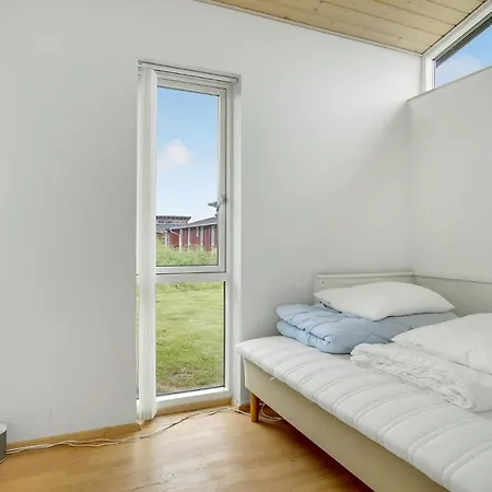 4 Bedroom In Богенсе